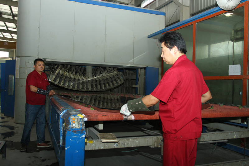 偉豪玻璃鋼化生產線